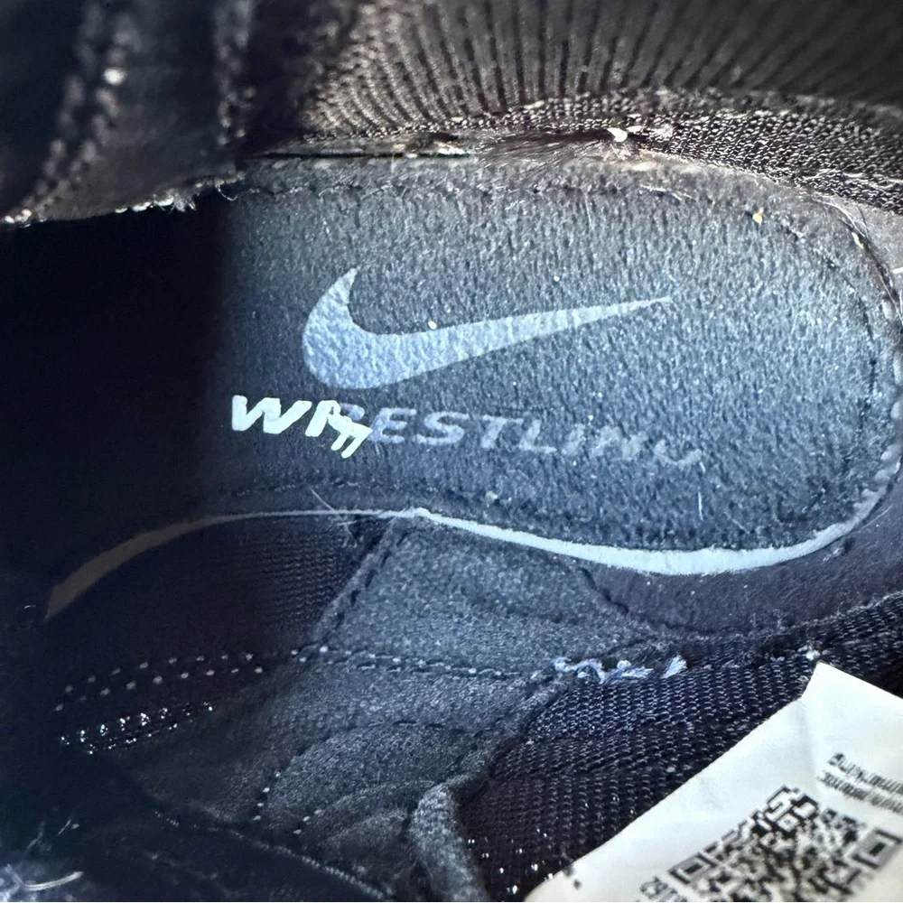 Nike Kids Wrestling Shoes Black‎ High-Top Suede with White Swoosh Size 1 Youth